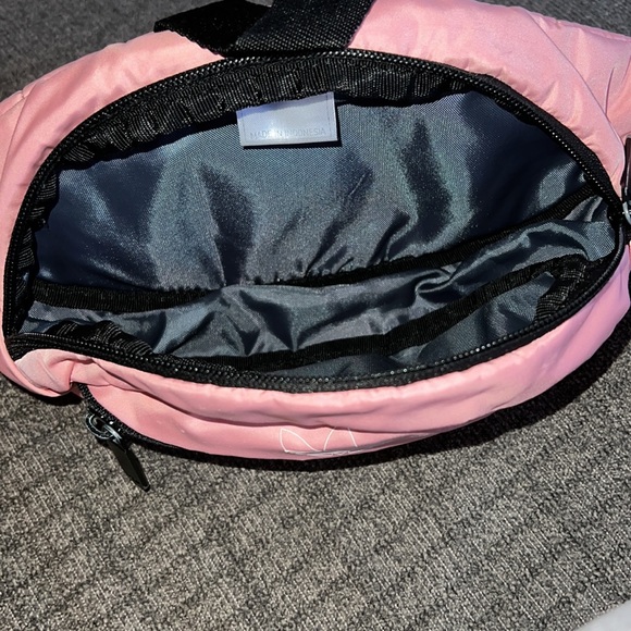 Adidas Fanny pack with 2 pockets - Picture 6 of 6